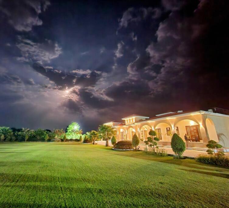 Bundeli Kothi - A Unique Farmstay Орчха Экстерьер фото